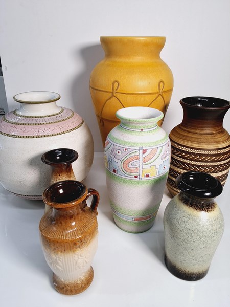 Lot 1220 - VASES