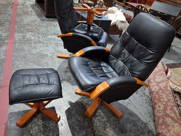 Lot 283 - RECLINER CHAIR