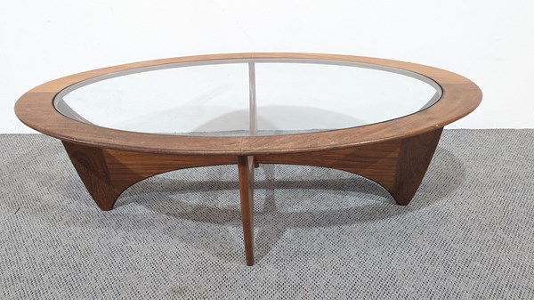 Lot 206 - COFFEE TABLE