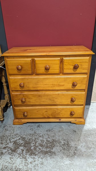 Lot 128 - CHEST OF DRAWERS