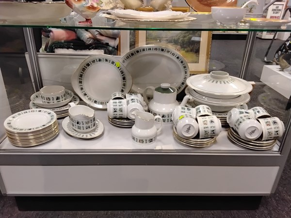 Lot 1158 - DINNER SERVICE