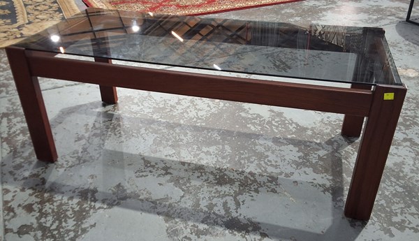 Lot 190 - COFFEE TABLE