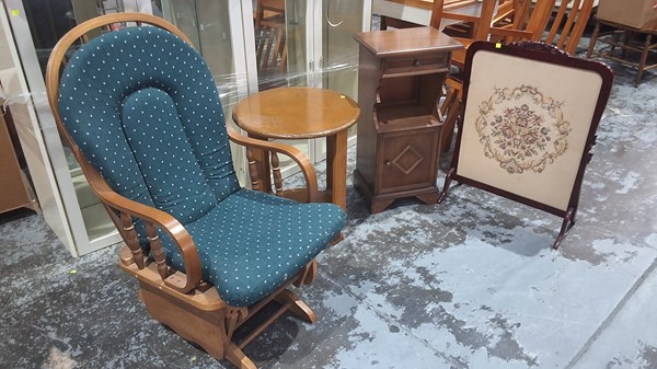 Lot 291 - FURNITURE LOT