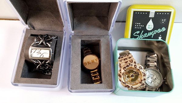 Lot 1084 - FASHION WATCHES