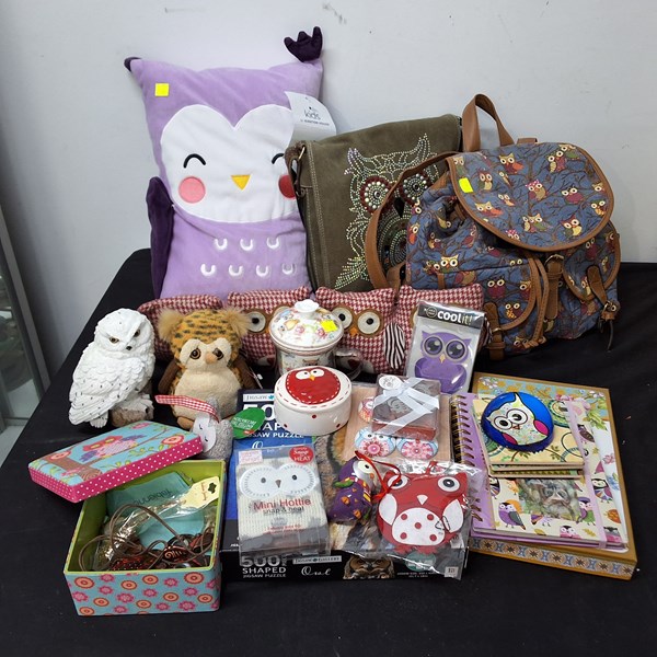 Lot 1433 - OWLS!