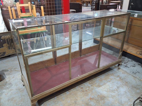 Lot 422 - SHOP DISPLAY COUNTER