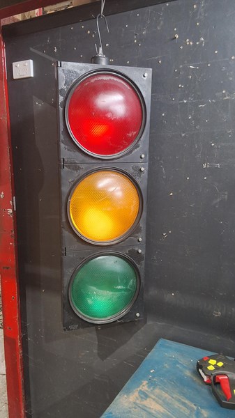 Lot 259 - TRAFFIC LIGHT