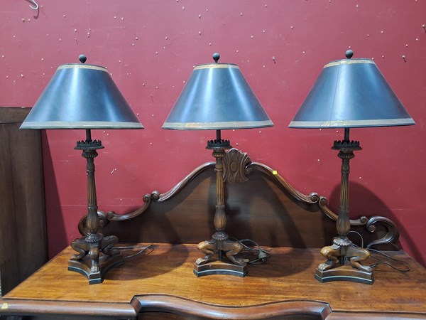 Lot 32 - TABLE LAMPS