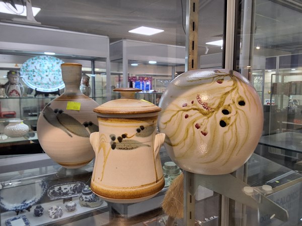 Lot 1355 - STUDIO POTTERY