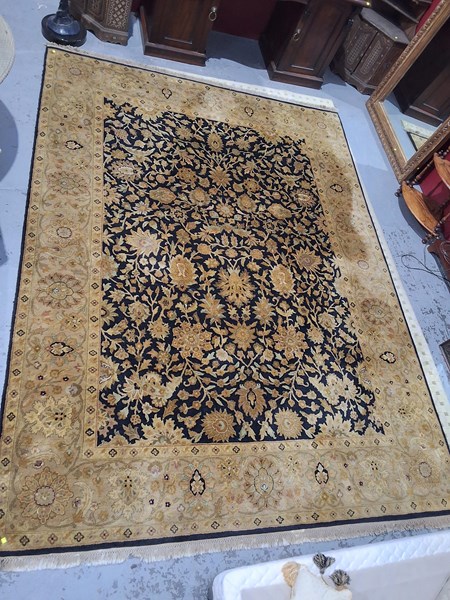 Lot 285 - RUG