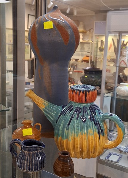 Lot 1362 - STUDIO POTTERY