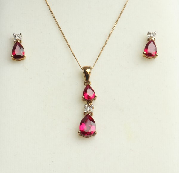 Lot 1032 - JEWELLERY SUITE