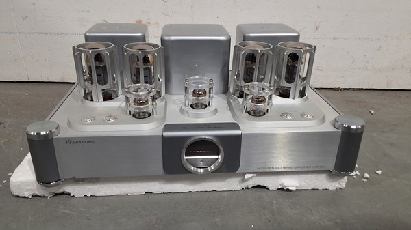 Lot 319 - TUBE AMPLIFIER