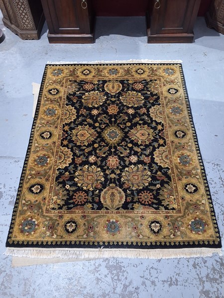 Lot 195 - RUG