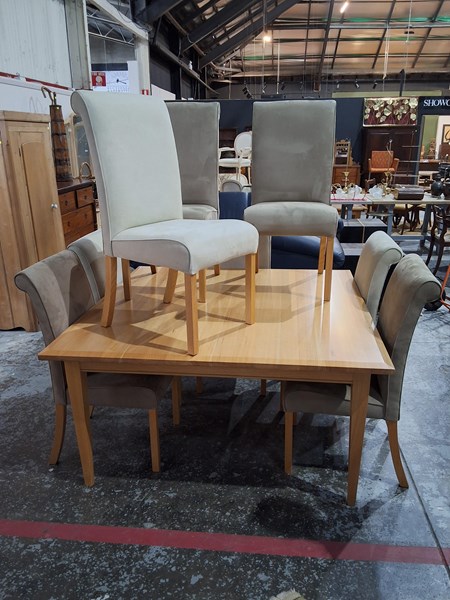 Lot 190 - DINING SUITE