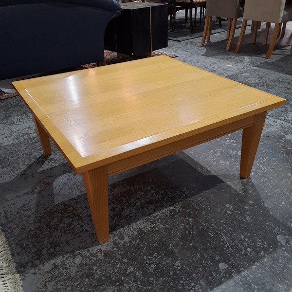 Lot 173 - COFFEE TABLE