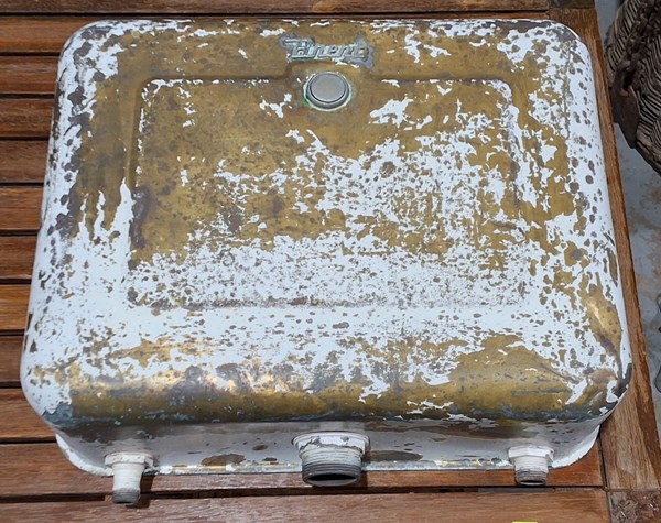 Lot 269 - VINTAGE CISTERN