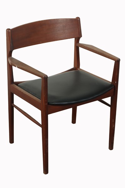 Lot 133 - DESK CHAIR