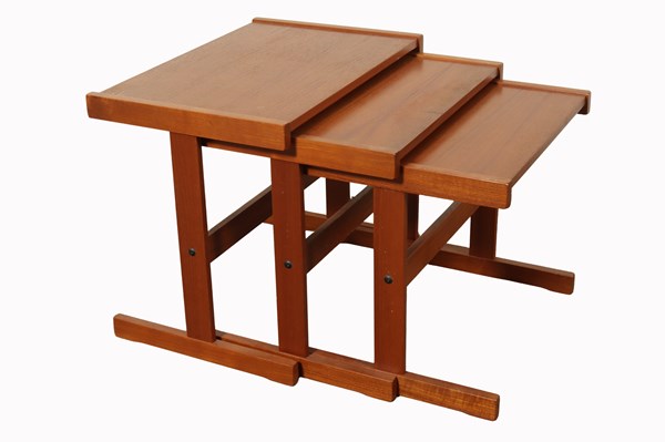 Lot 33 - NEST OF TABLES