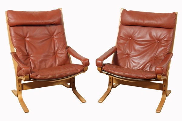 Lot 57 - PAIR OF SIESTA CHAIRS
