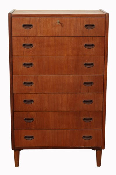 Lot 213 - TALLBOY CHEST OF DRAWERS