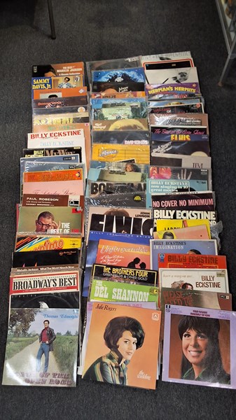 Lot 1403 - VINYL RECORDS