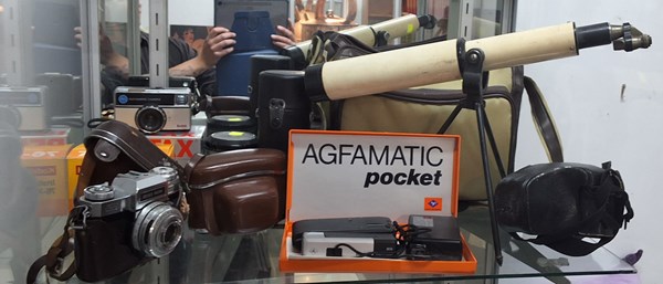 Lot 1428 - VINTAGE CAMERAS