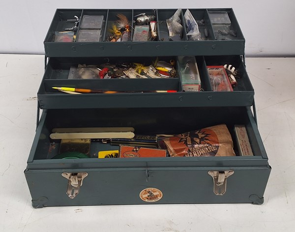Lot 1329 - VINTAGE TACKLE BOX