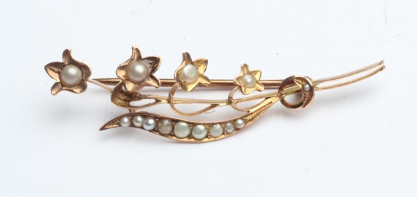 Lot 1018 - PEARL BROOCH