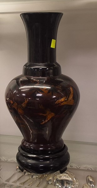Lot 1370 - VASE