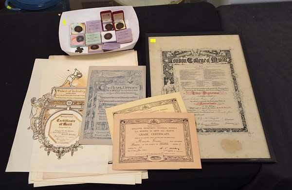 Lot 1384 - MAUDES AWARDS