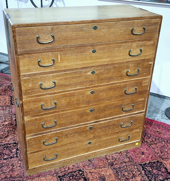 Lot 456 - CHEST OF DRAWERS