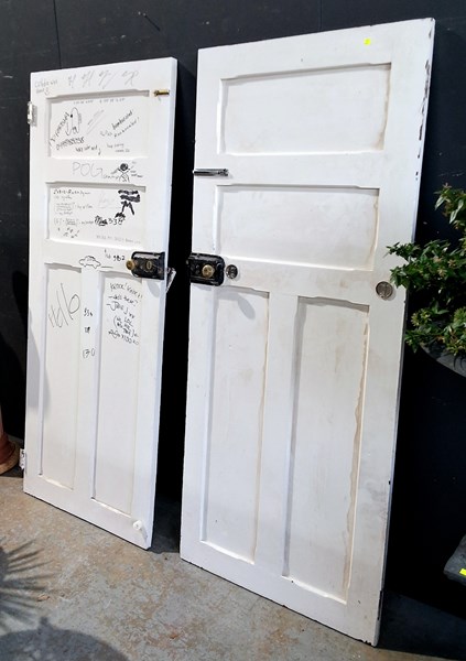 Lot 392 - DOORS