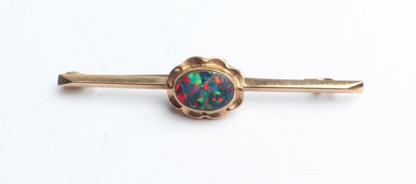 Lot 1013 - GOLD OPAL BROOCH