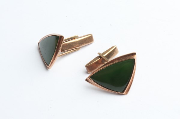 Lot 1034 - GOLD CUFFLINKS