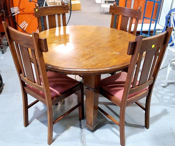 Lot 372 - BREAKFAST TABLE