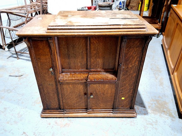 Lot 293 - SEWING MACHINE