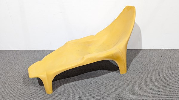 Lot 385 - POOL LOUNGER