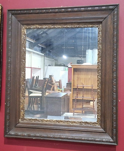 Lot 165 - WALL MIRROR