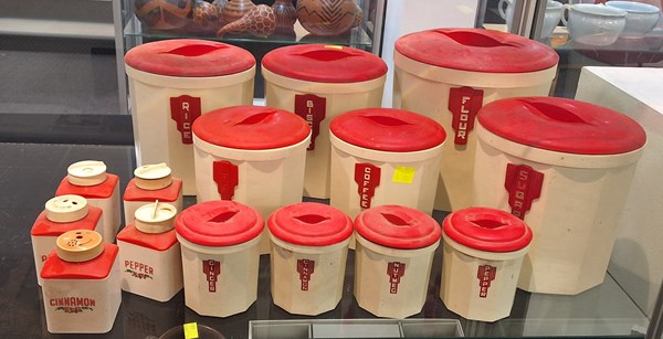 Lot 1378 - CANNISTER