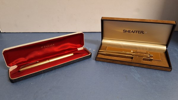 Lot 1076 - PENS