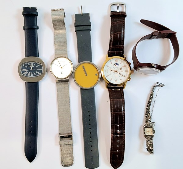 Lot 1052 - WATCHES