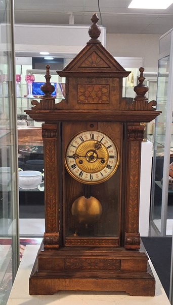 Lot 1219 - MANTEL CLOCK