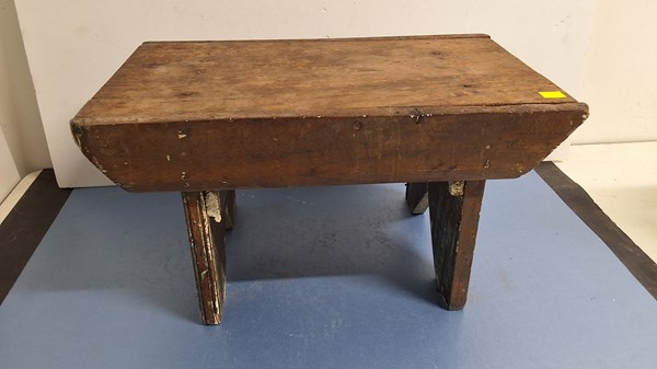 Lot 457 - MILKING STOOL