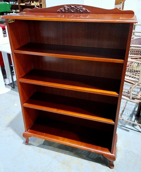 Lot 246 - BOOKSHELF