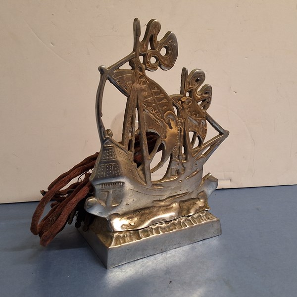 Lot 1273 - TABLE LAMP