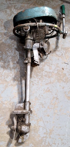 Lot 250 - OUTBOARD MOTOR