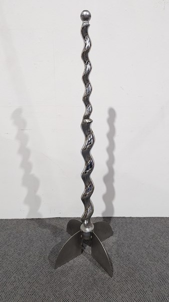 Lot 358 - METAL STAND