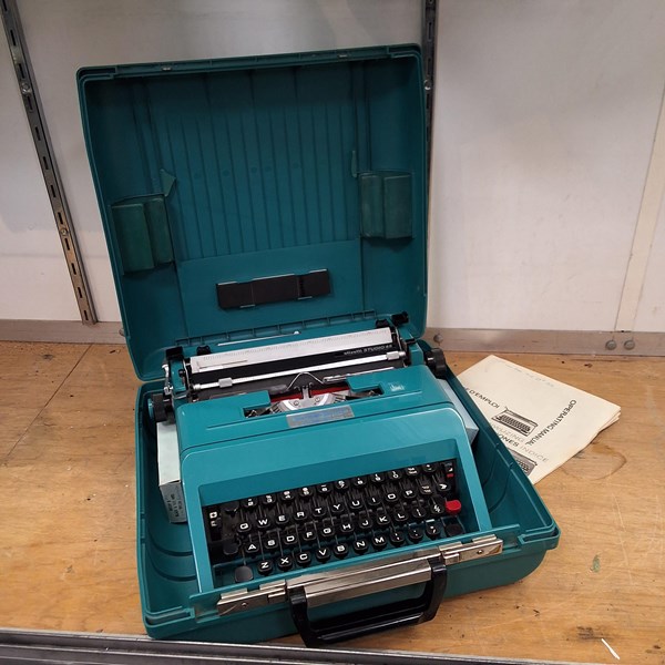 Lot 1334 - OLIVETTI TYPEWRITER