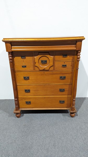 Lot 204 - CHEST OF DRAWERS